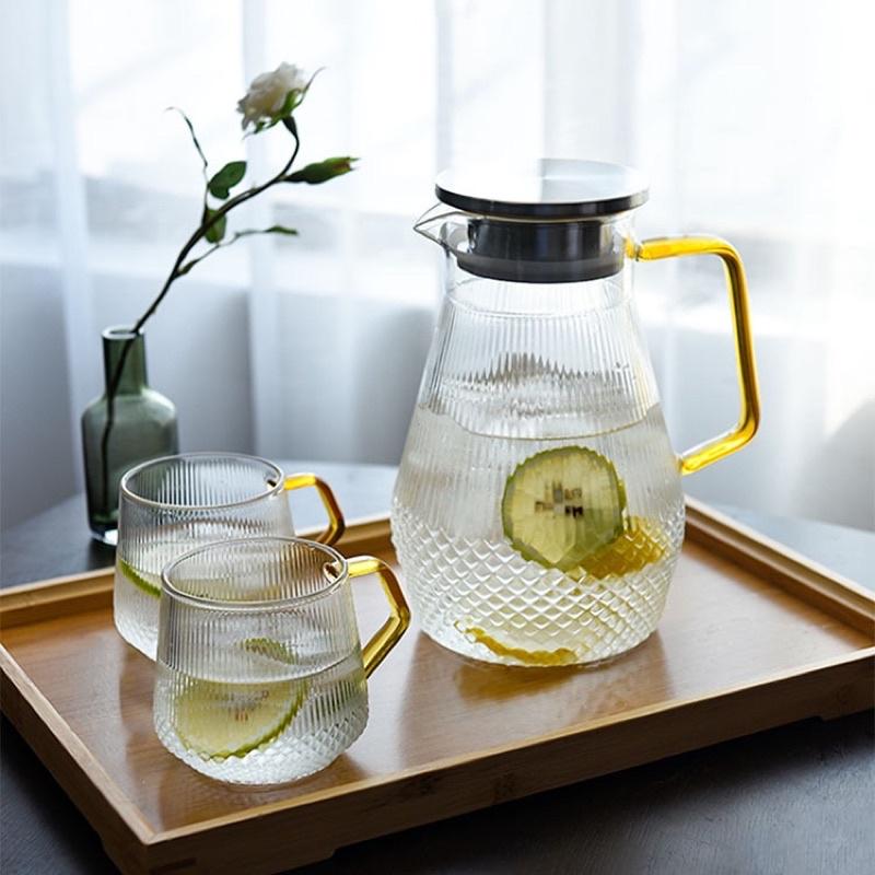 Bình đựng nước Vân Sọc Kim Cương 1.5L, Bình nước thủy tinhcao cấp borosilicate chịu nhiệt, cốc uống kim cương quai vàng