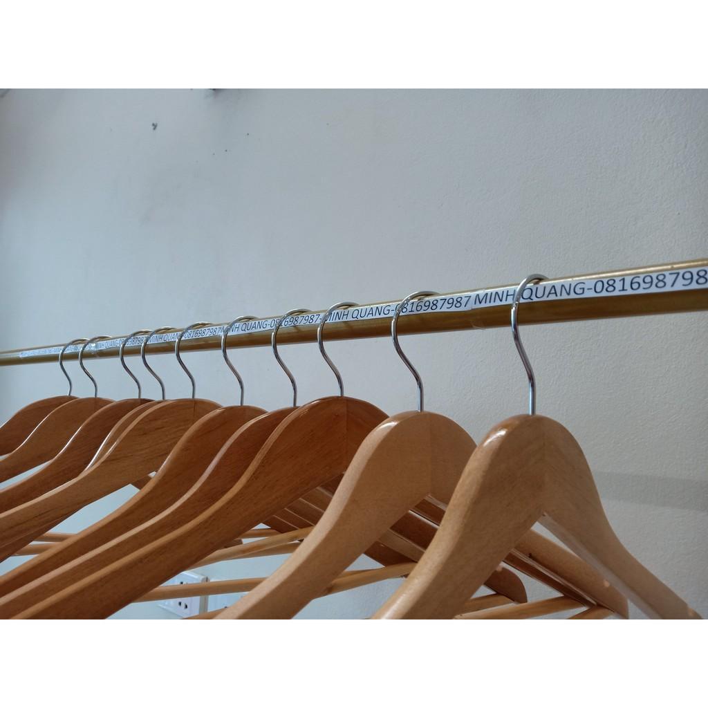 Móc treo quần áo bằng gỗ tam giác vàng có thanh ngang, dùng cho cửa hàng, shop thời trang và khách sạn