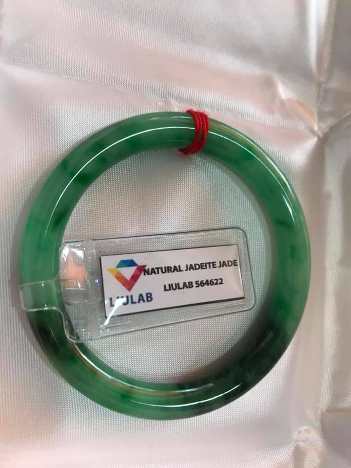 VÒNG CẨM THẠCH TỰ NHIÊN LÝ SƠN THỦY ĐẸP A SAO 48MM x DẦY 7MM  ĐÃ KIỂM ĐỊNH KÈM GIẤY CHỨNG NHẬN LIULAB No 564622  MÀU XANH NGỌC ĐIỂM XANH ĐẬM 1 BÊN BÓNG ĐẸP NỮ 40KG-49KG ĐEO