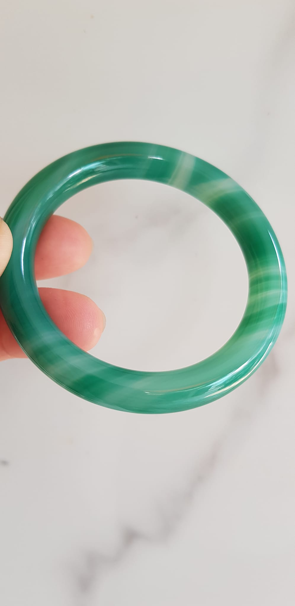 Vòng tay đá mã não xanh vân sọc trắng nhẹ mới Ni 53mm x cọng 9mm Vòng màu xanh ngọc đậm đều vân sọc đẹp ạ Nữ 52kg - 58kg đeo mệnh Mộc hỏa thủy ạ