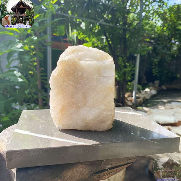 Đá thạch anh thô trong luyện tập thiền - 1kg