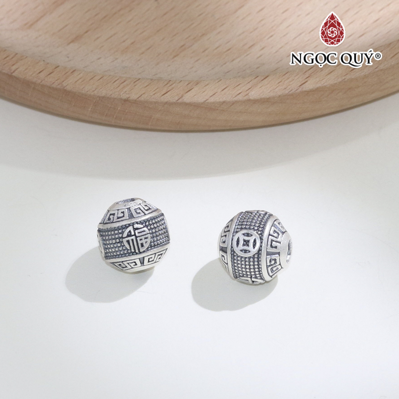 Charm tròn góc cạnh họa tiết đồng tiền - Ngọc Quý Gemstones
