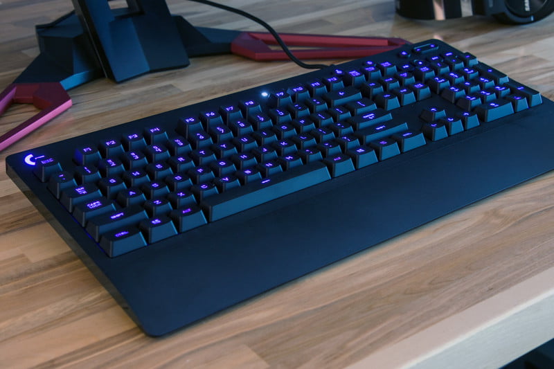 Bàn phím game có dây Logitech G213 Prodigy RGB Lightsync - Hàng chính hãng