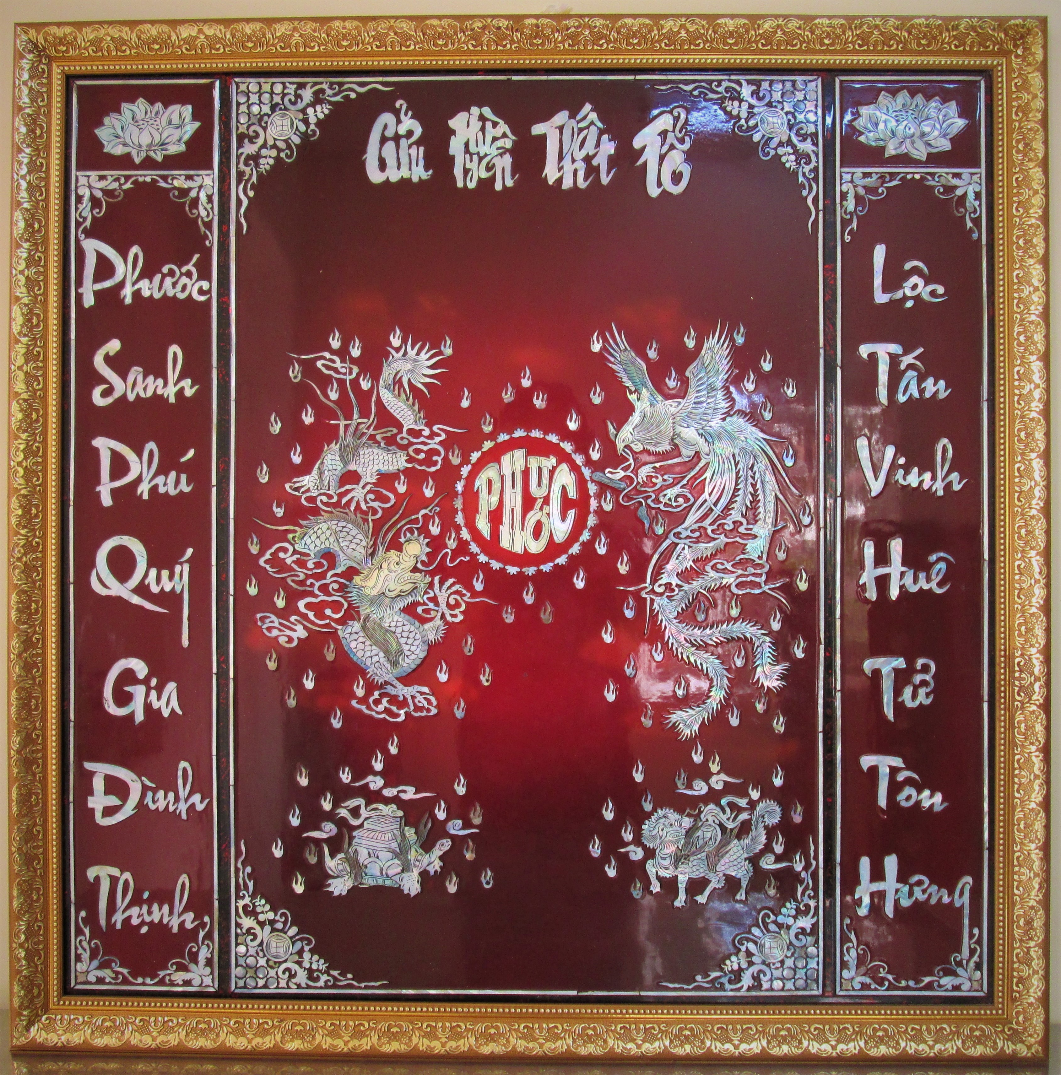 Tranh liễn thờ - Cửu huyền thất tổ, chủ đề Tứ Linh cẩn ốc mang đến tài lộc, thịnh vượng, bình an, tranh cỡ nhỏ kích thước 88x88cm, thích hợp cho mọi không gian phòng thờ