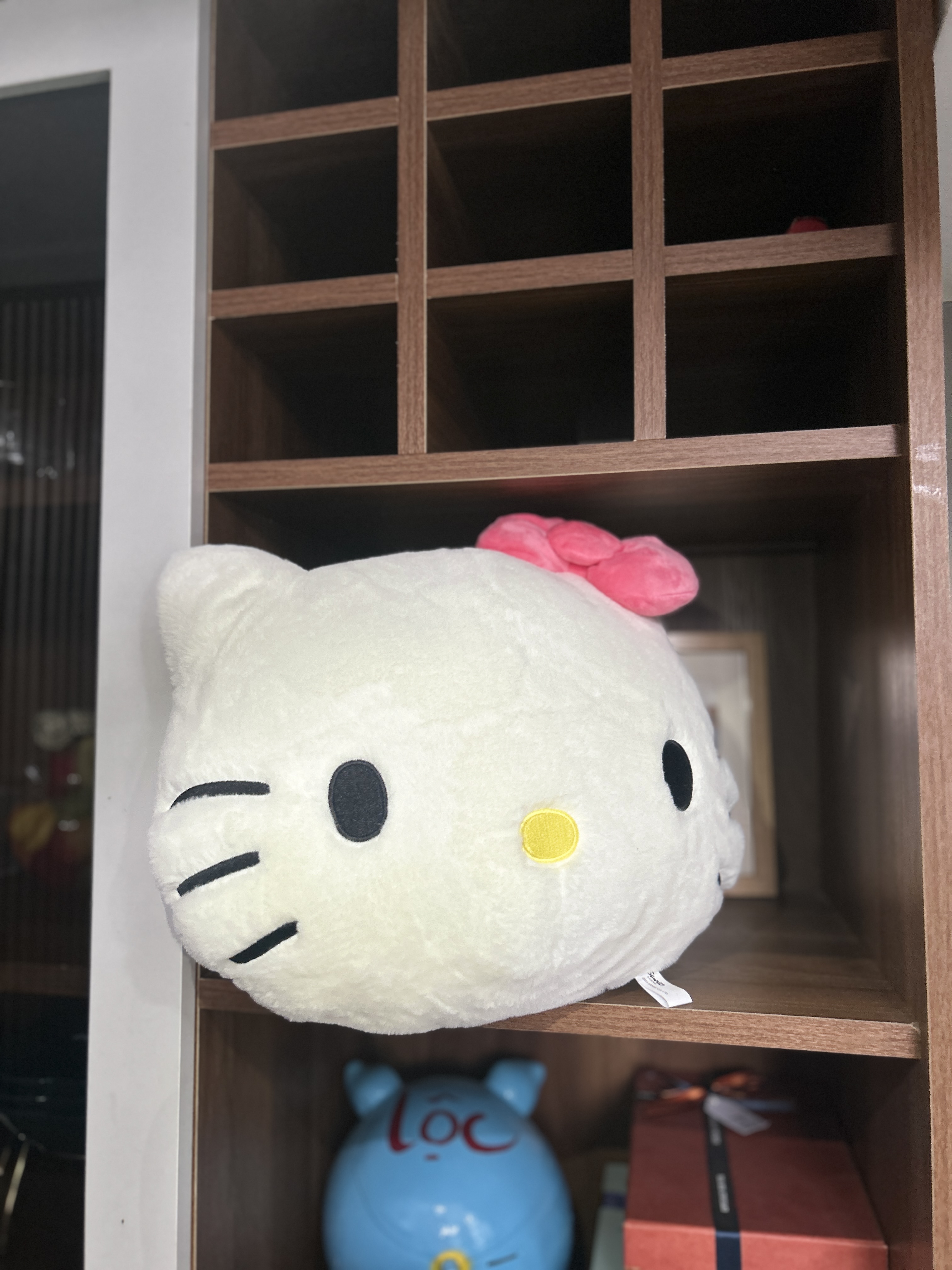 Gối Mặt dành cho Hello Kitty Cao Cấp, Gối Ôm Sofa Nhỏ Gọn, Quà Tặng Đáng Yêu - Sản phẩm chính hãng, Phân phối bởi Teenbox