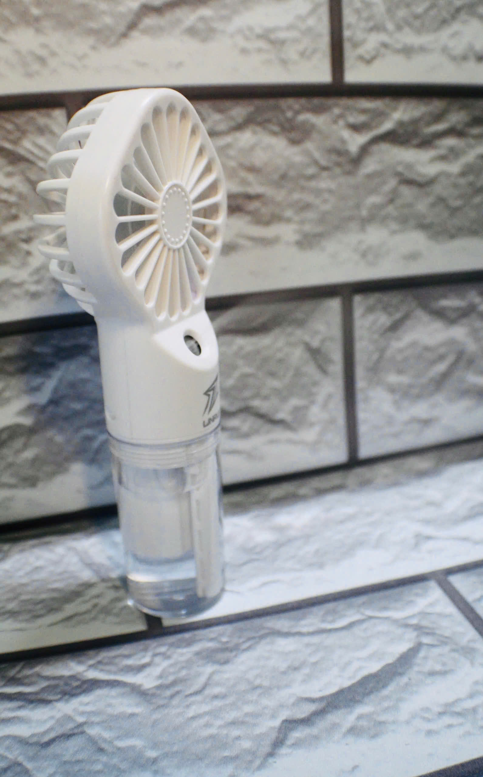 Quạt Phun Sương Mini 4 Chế Độ Gió Hãng LINRUI Nhỏ Gọn - Hàng Chính Hãng