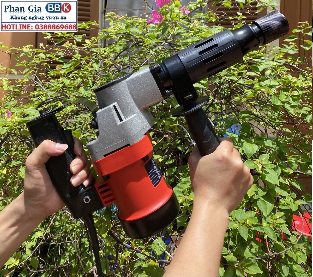 Máy chuyên đục phá bê tông Kenmax 0810, Công suất chuẩn 1600W, Bảo hành 12 tháng