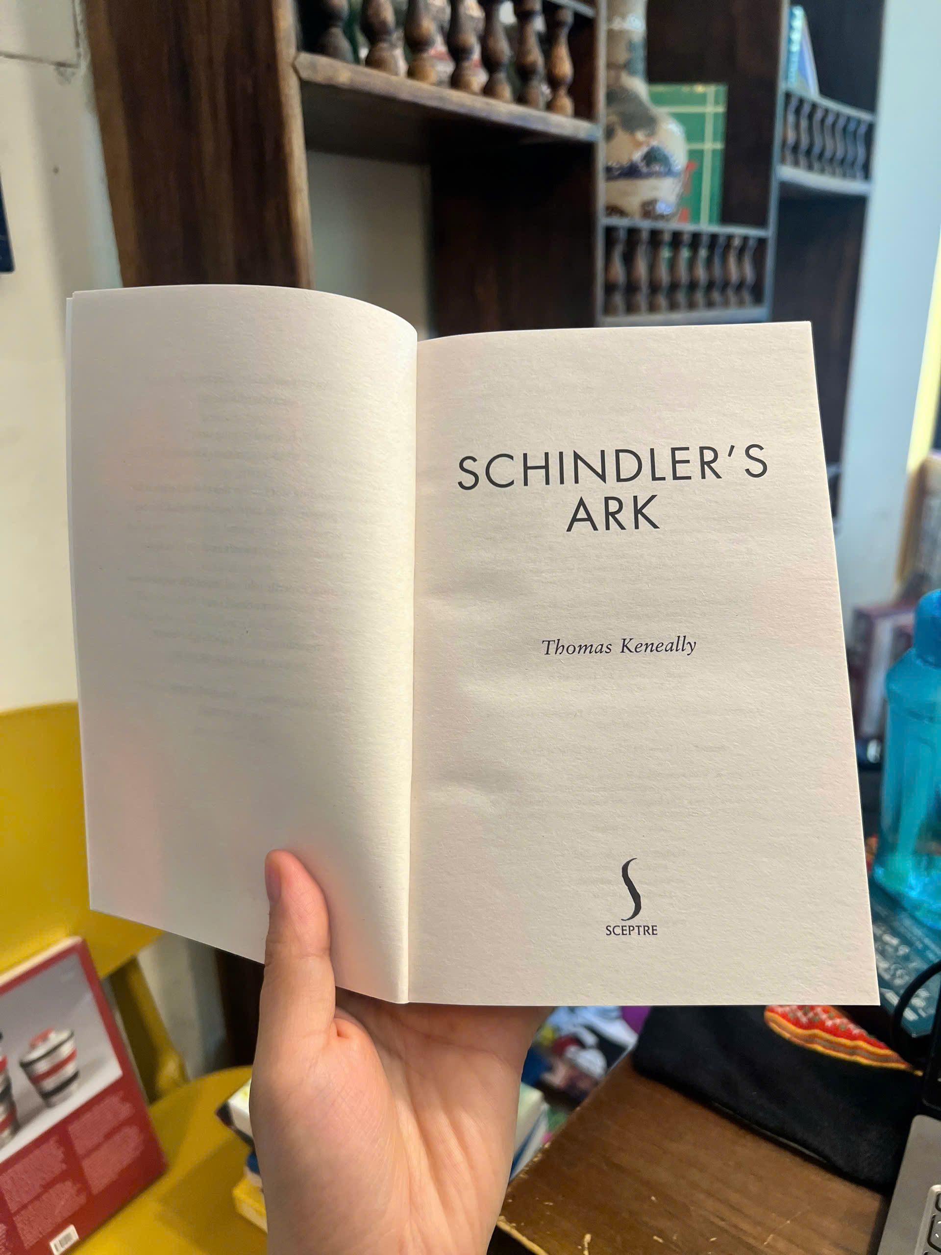 Sách - Schindler's Ark by Thomas Keneally | History / Booker Prize Winner / Ngoại văn Lịch sử