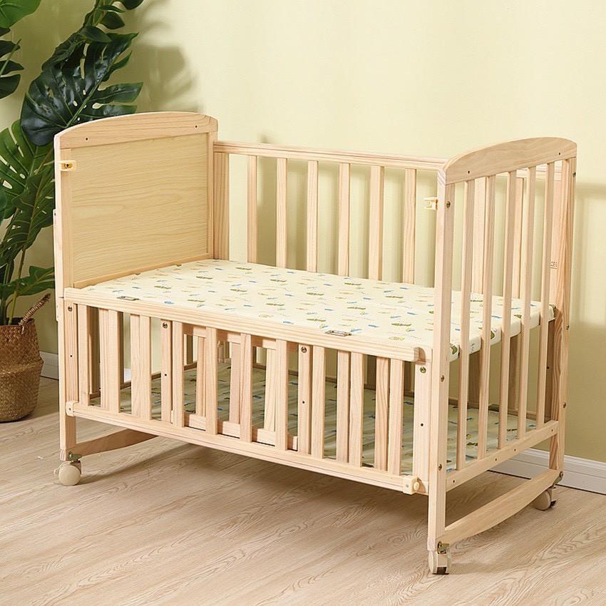 Nôi cũi gỗ cho bé đa năng kèm màn, có bánh xe. Chất liệu gỗ thông, kích thước 105*60*90cm. KAWAII HOME