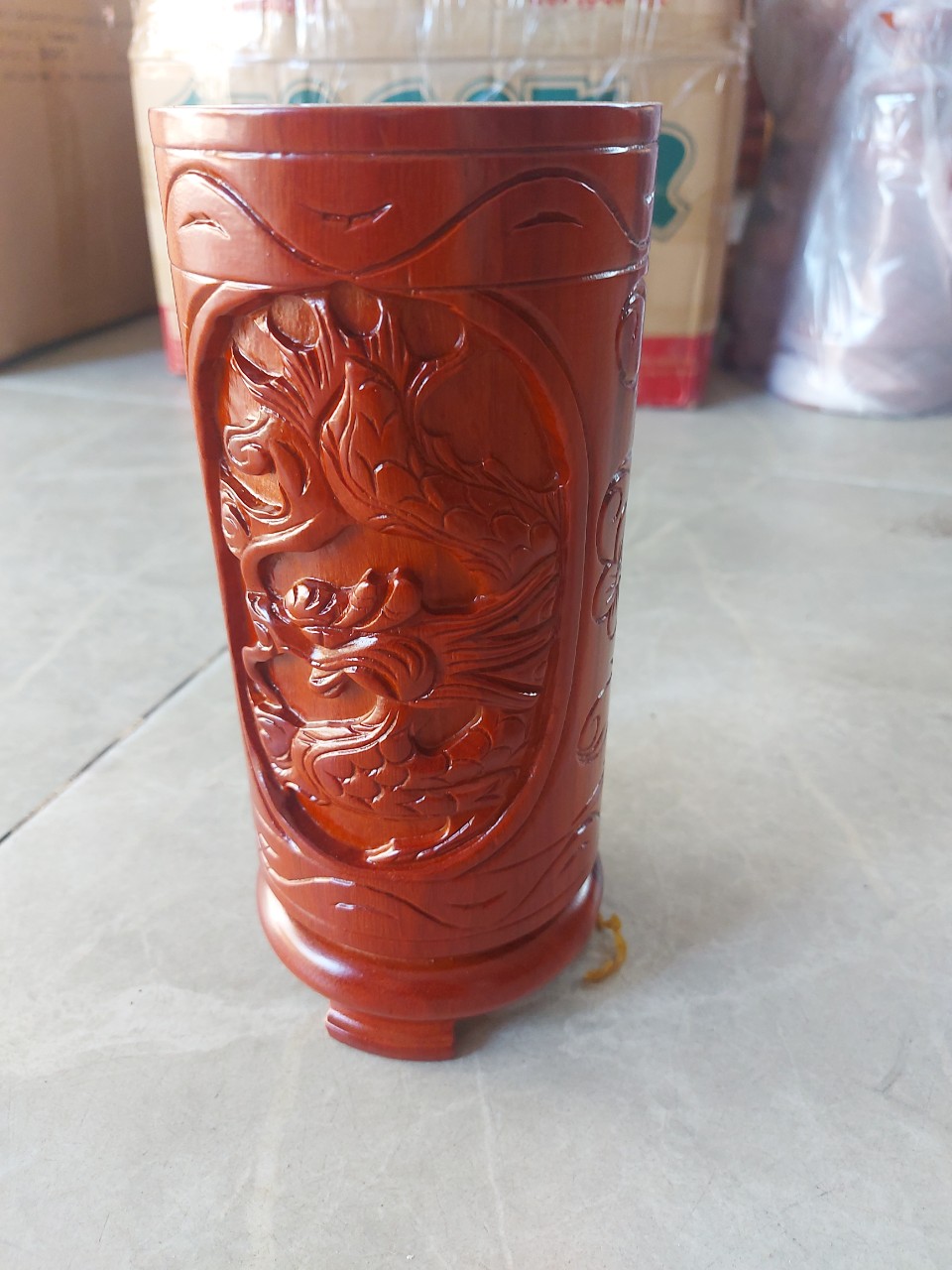 Ống đựng nhang gỗ lim hoạ tiết chạm rồng nguyên khối cao 25 cm