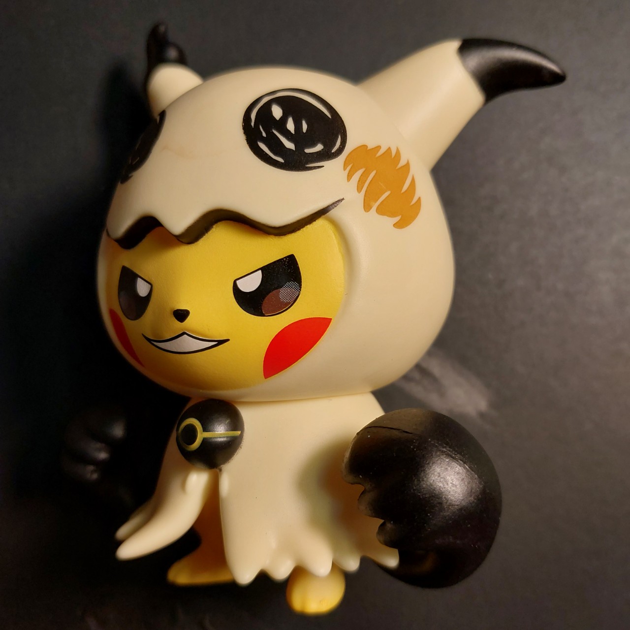 Mô hình gapcha Chibi Pikachu Mimikyu Pokemon khoát áo con rối bóng ma 2059 8-6