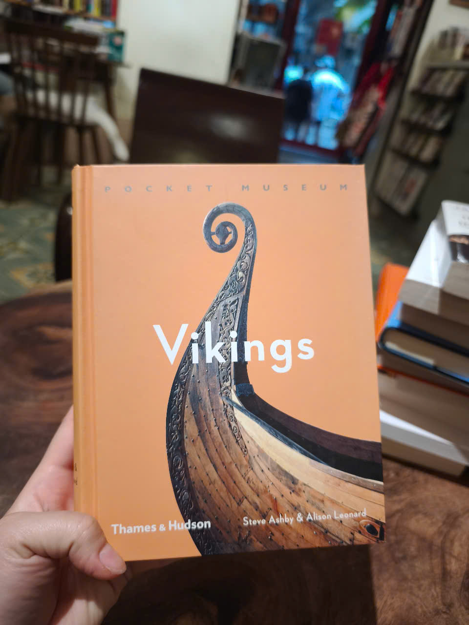 Sách - Pocket Museum: Vikings by Steve Ashby  - History /Nonfiction in English