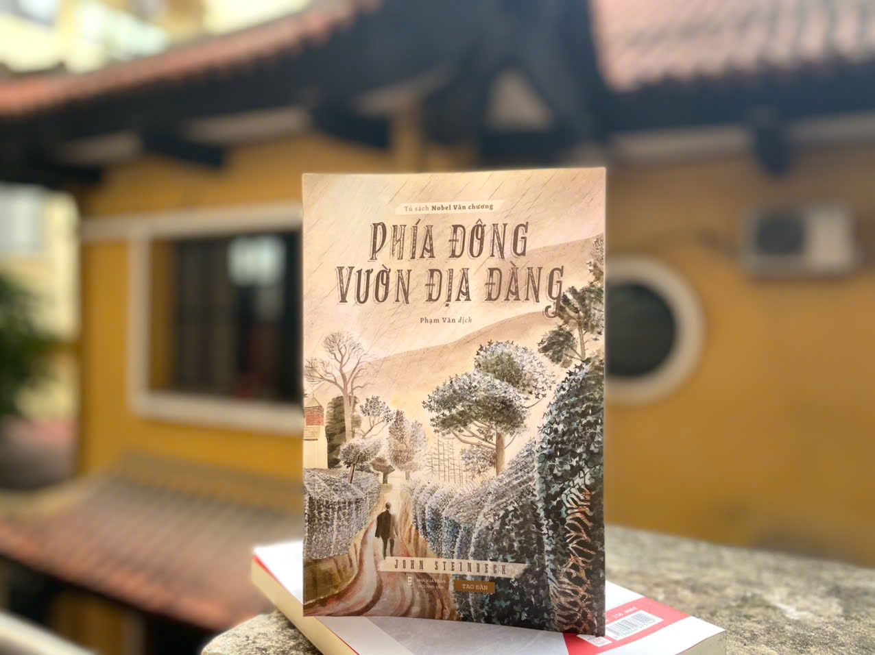 Phía Đông Vườn Địa Đàng