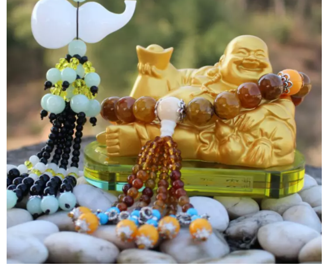Tượng phật vàng Di Lạc Phong thủy trên ô tô