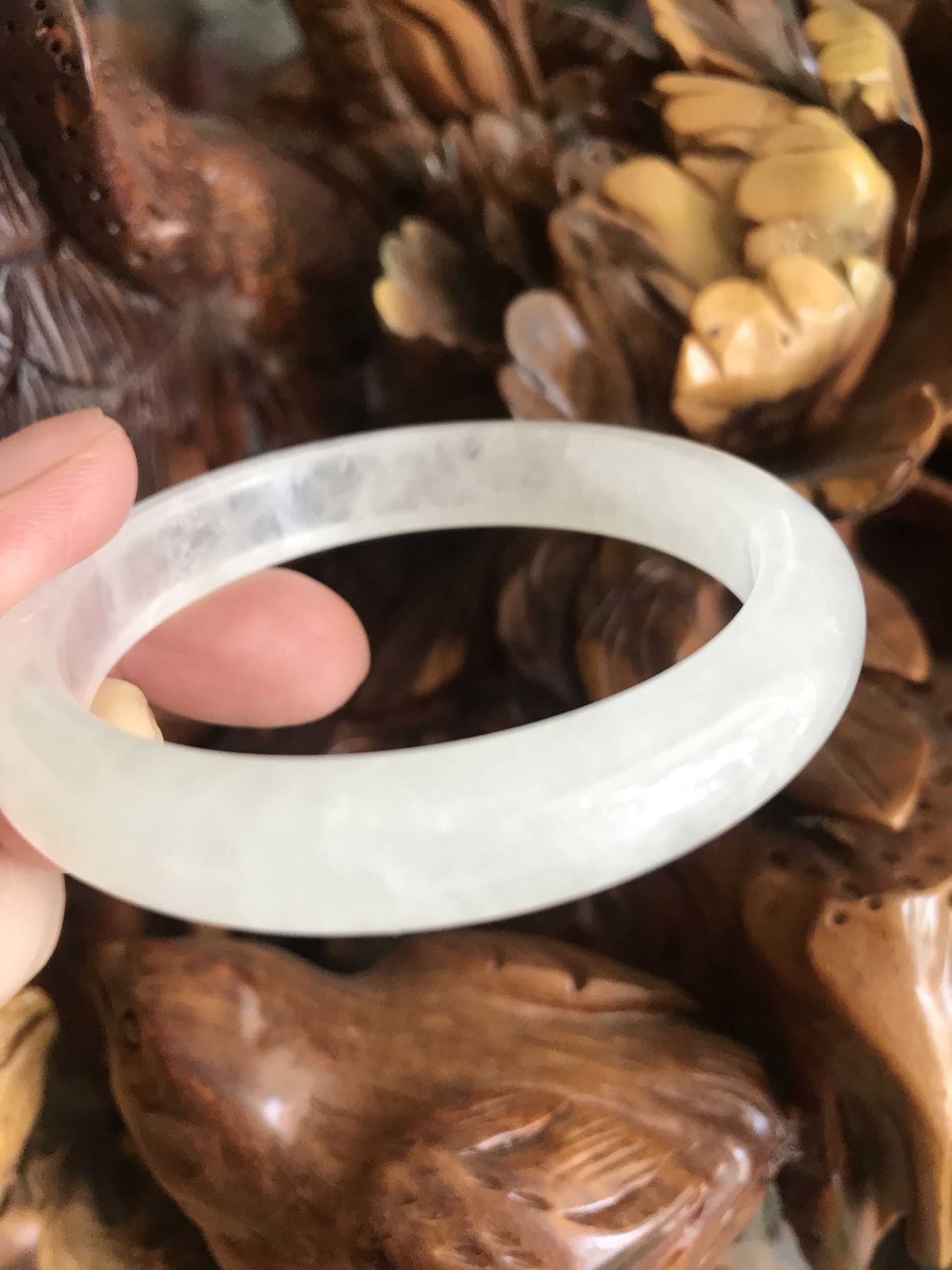 Vòng Thạch Anh Trắng Tự Nhiên Bản Hẹ Mới đẹp Ni 52mm Cao 10mm Dầy 7mm Màu trắng trong bóng đẹp Nữ mệnh Kim mệnh Thủy tay nhỏ đeo 45kg - 52 kg ạ