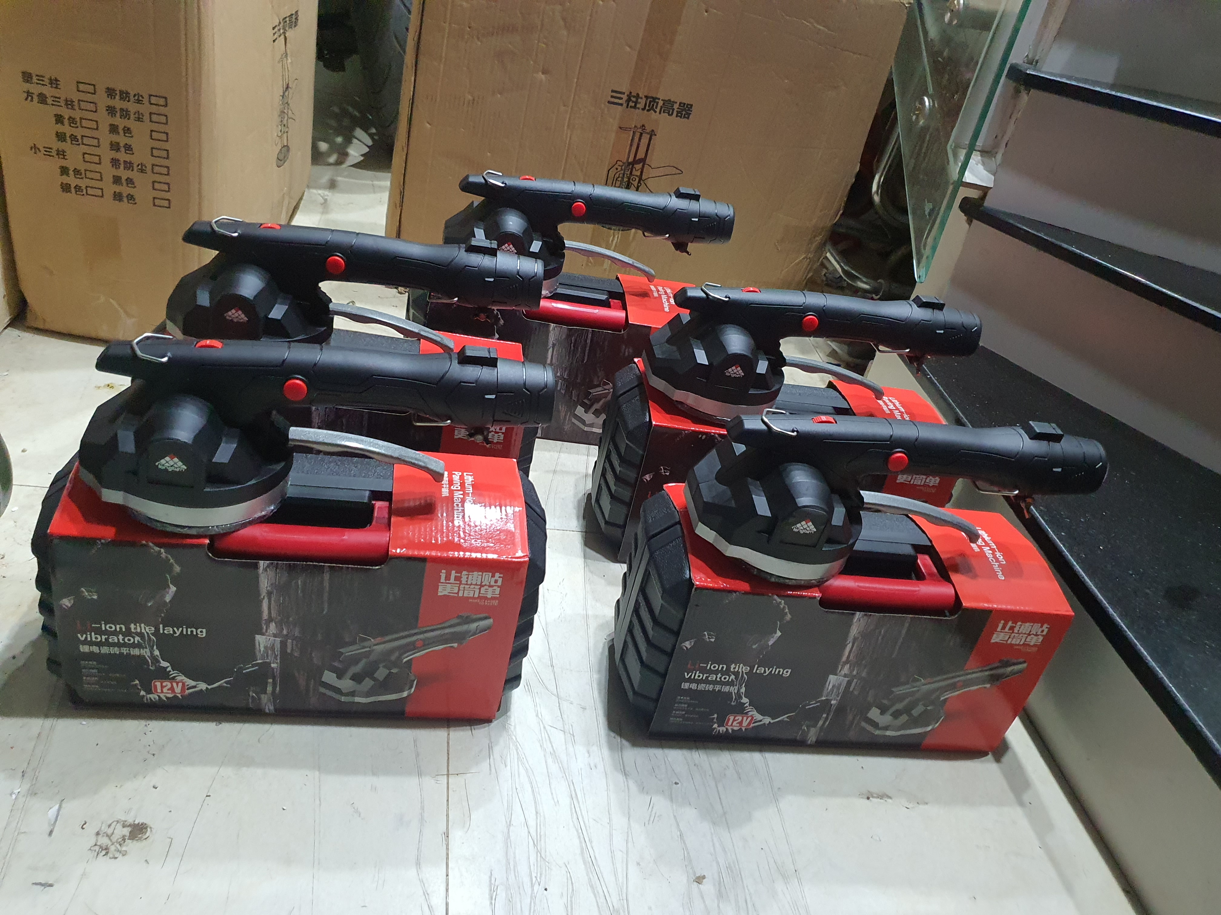 Máy ốp lát gạch 2 chức năng dùng pin - hít gạch và đầm rung