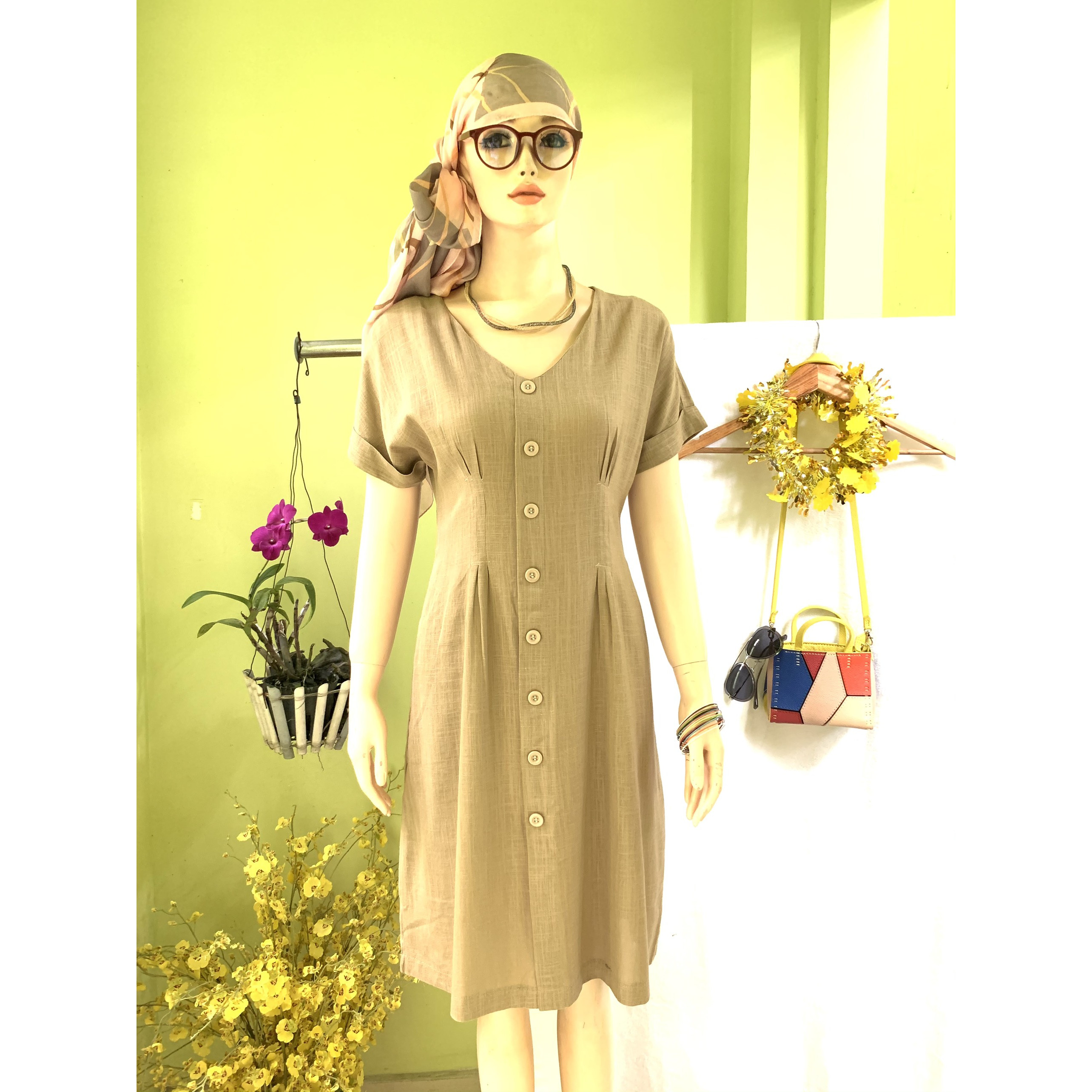 Đầm xòe linen cổ V tay lật xinh xắn