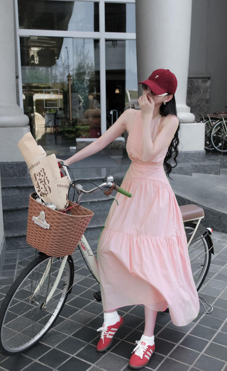 Đầm maxi cổ  khoét giọt nước
