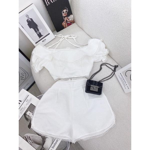 Set áo croptop bẹt vai viền ren dây cổ kèm quần shorts trắng