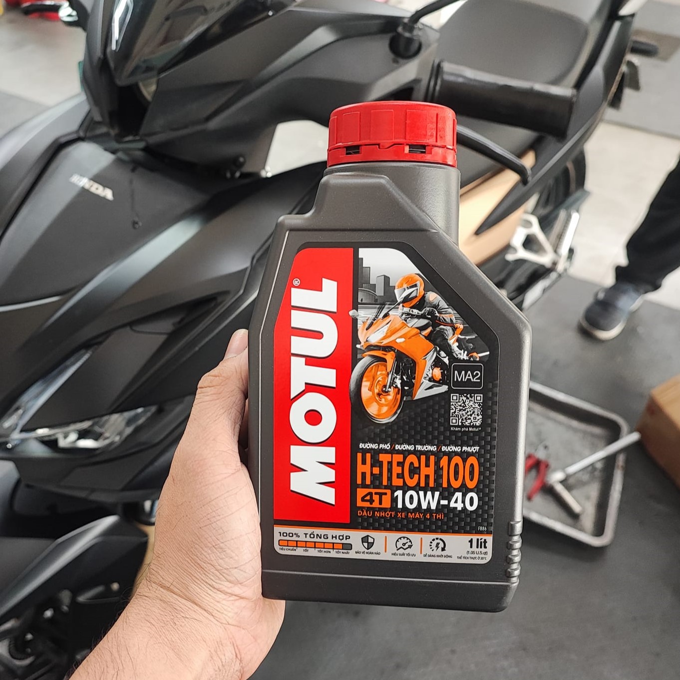 Nhớt Motul H-Tech 100 4T 10W40