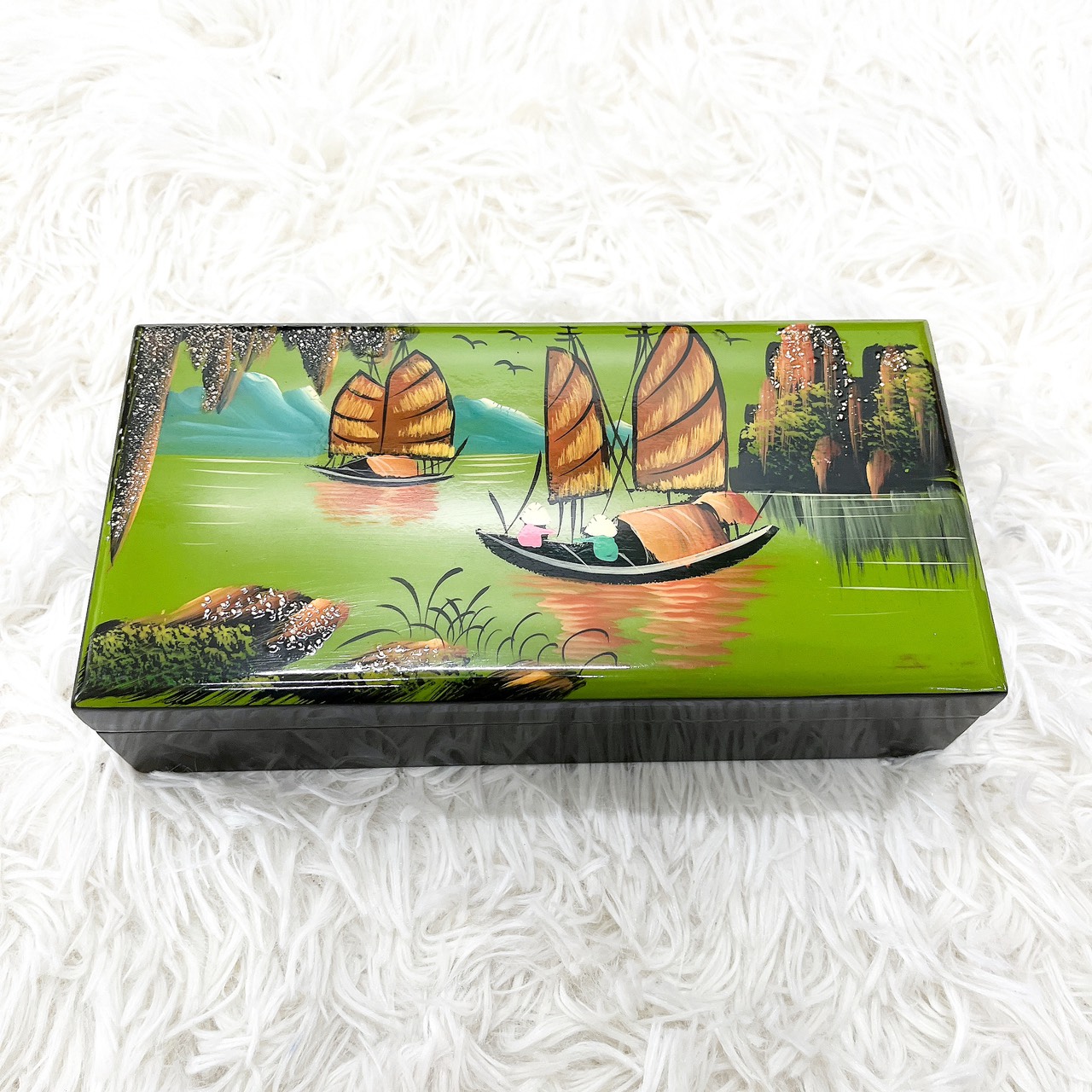 Hộp trang sức sơn mài vẽ màu lót nhung bên trong sang trọng size 10x20 cm