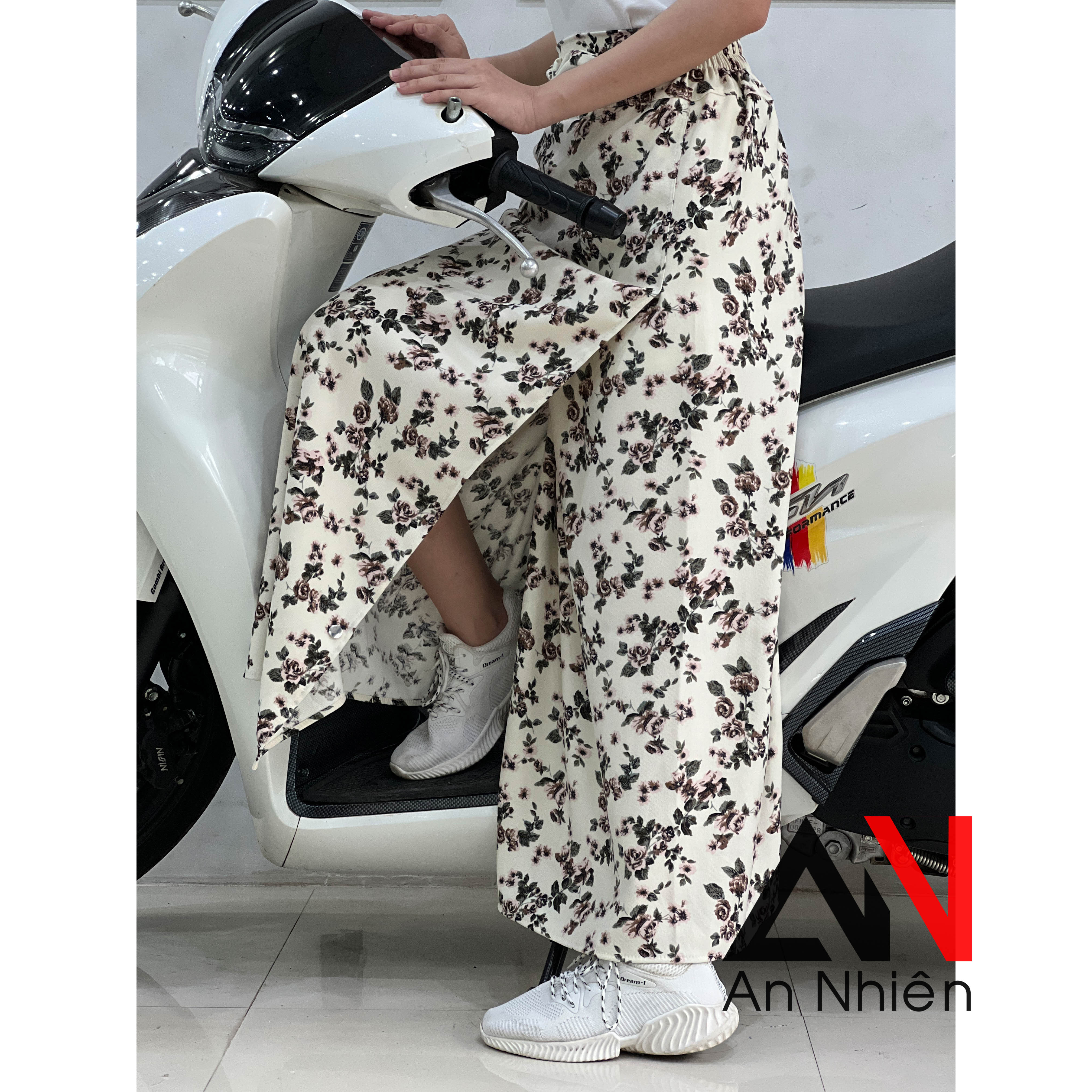 Váy chống nắng xẻ tà cố định bằng miếng dán kết hợp nút bấm chất liệu vải bố mềm mại xòe rộng dài dưới tà váy có nút bấm cố định