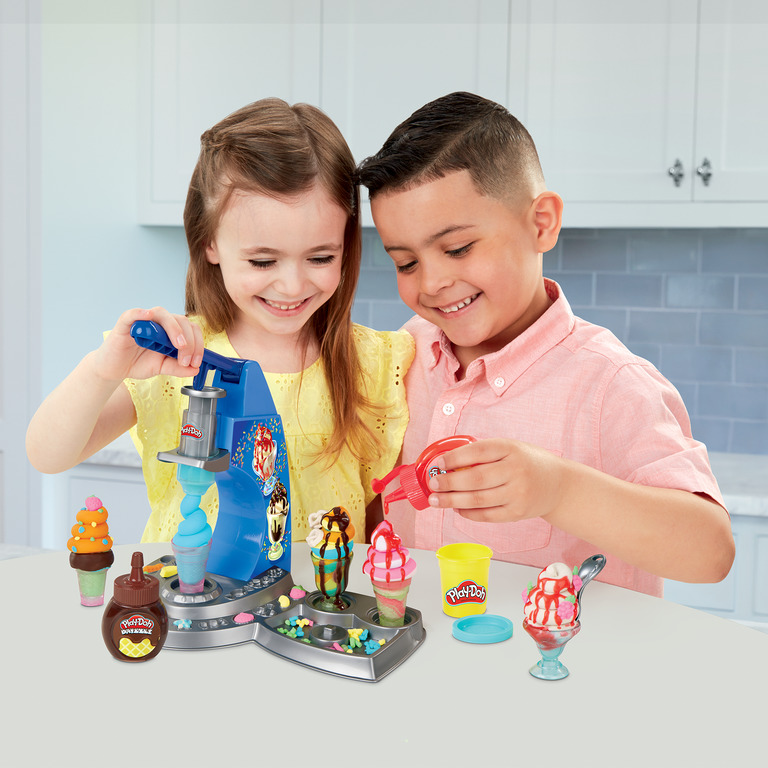 Đồ Chơi Bột Nặn PLAYDOH Máy Làm Kem Thần Kì E6688