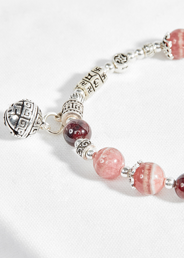 Vòng đá garnet phối đá rhodochrosite và charm chuông bạc Ngọc Quý Gemstones