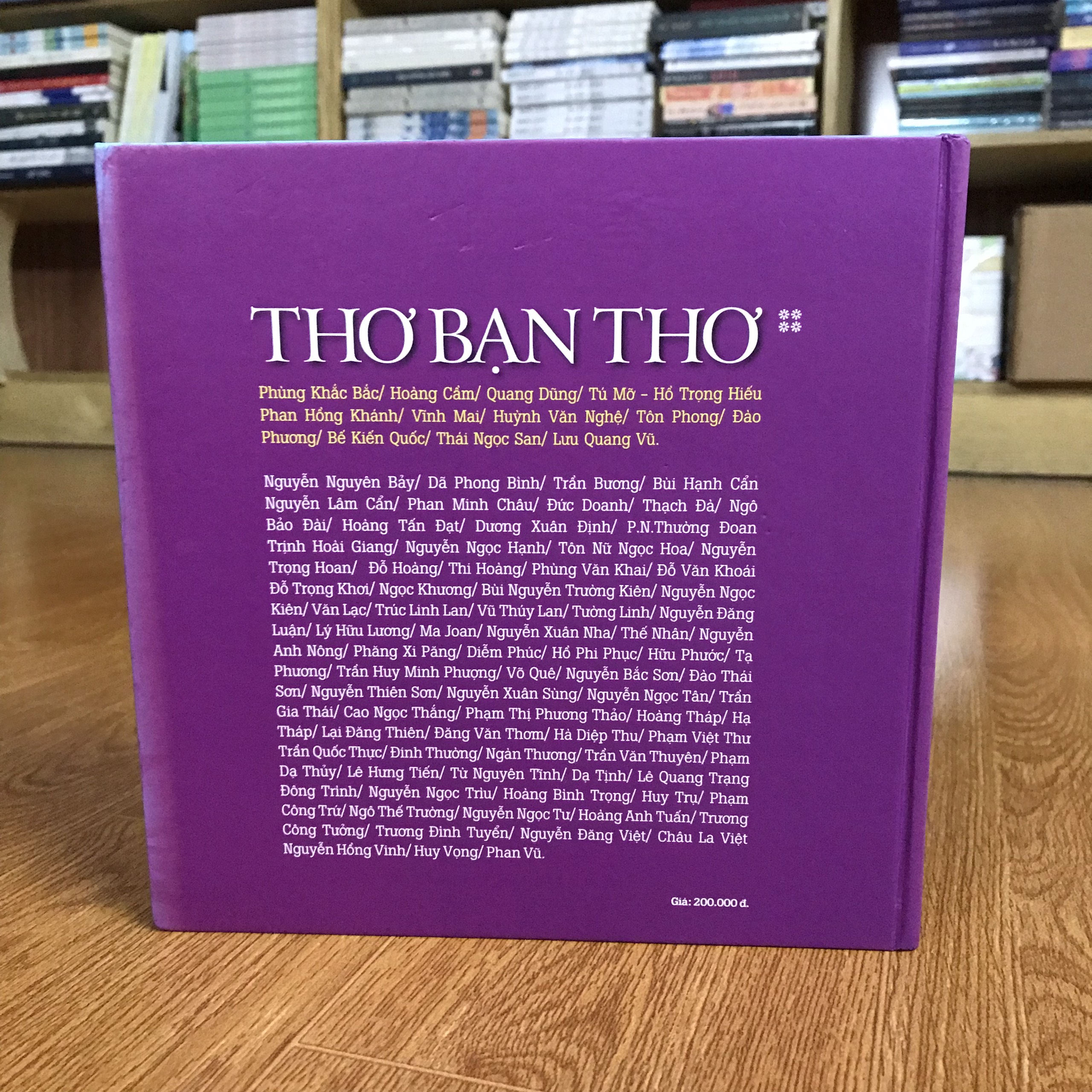 Thơ bạn thơ 4 - tuyển tập thi ca nhiều tác giả nổi tiếng Việt Nam thế kỷ 20 (bản bìa cứng)