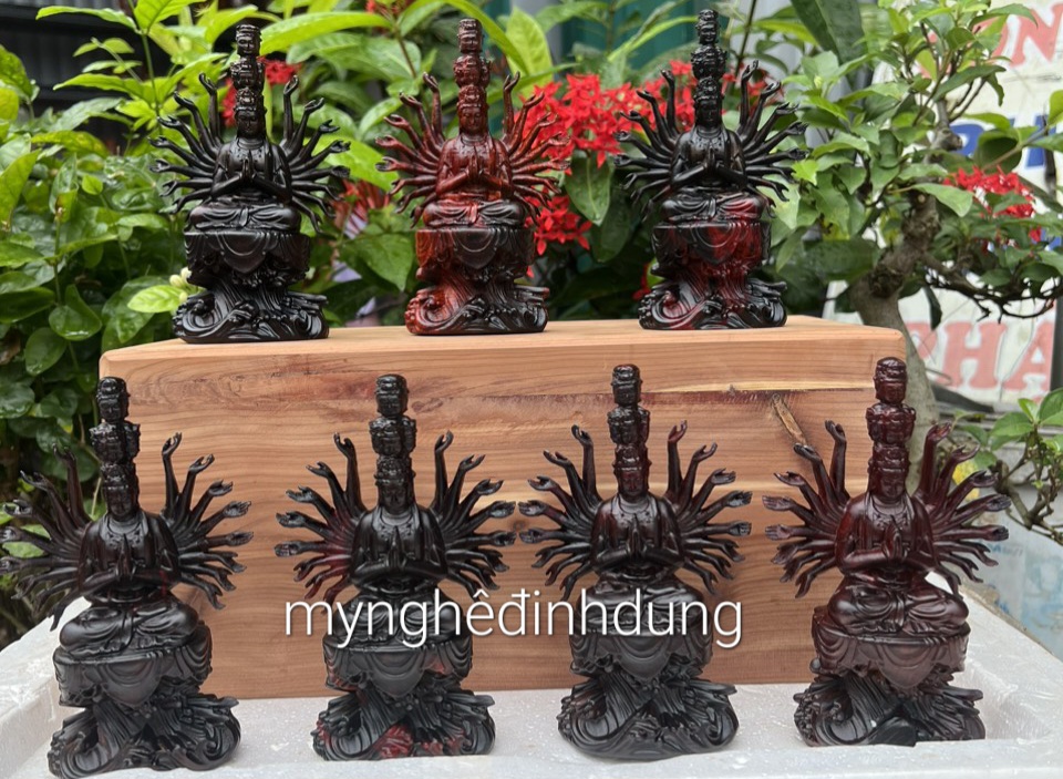 Tượng phật thiên thủ thiên nhãn bằng gỗ trắc đỏ đen kt cao 15x11x6cm