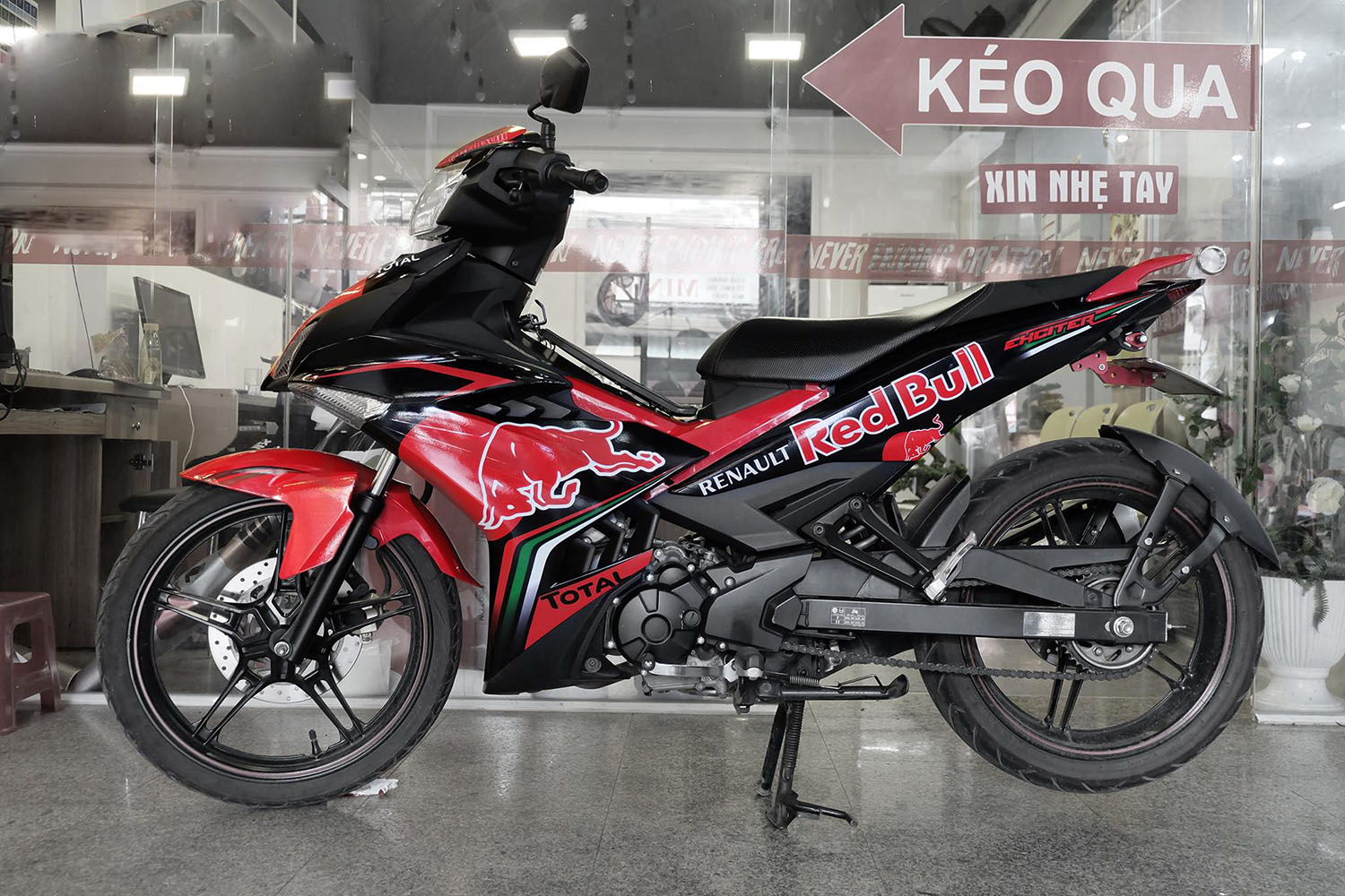 Tem trùm Exciter 150 Red Bull