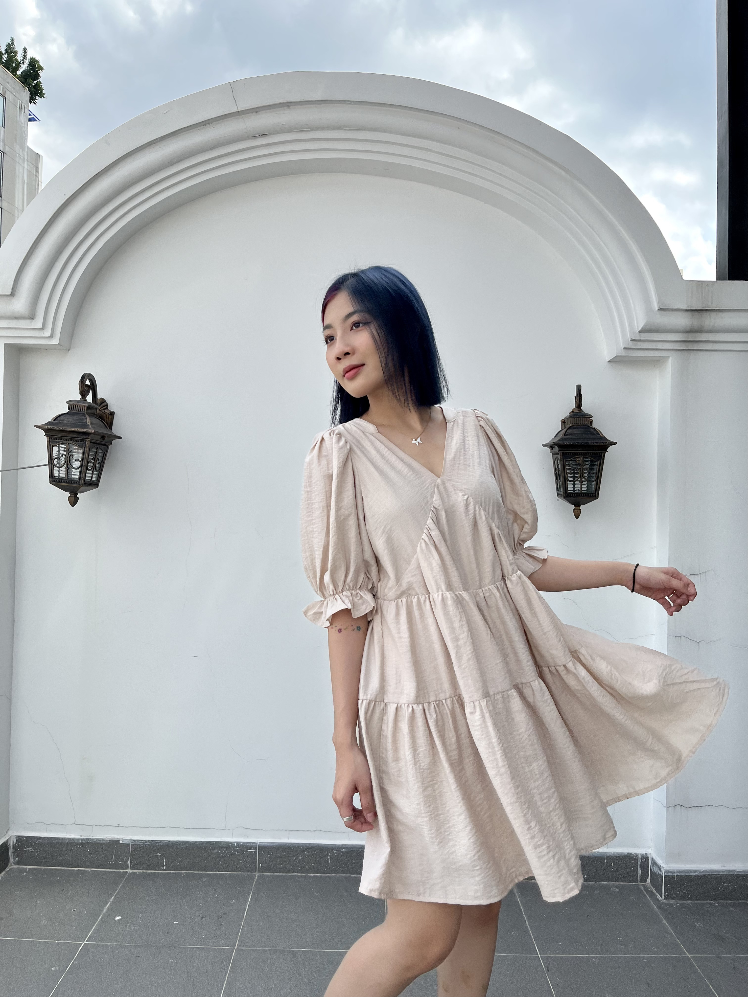 Đầm babydoll tay phồng dáng xòe nhiều tầng cổ chữ V
