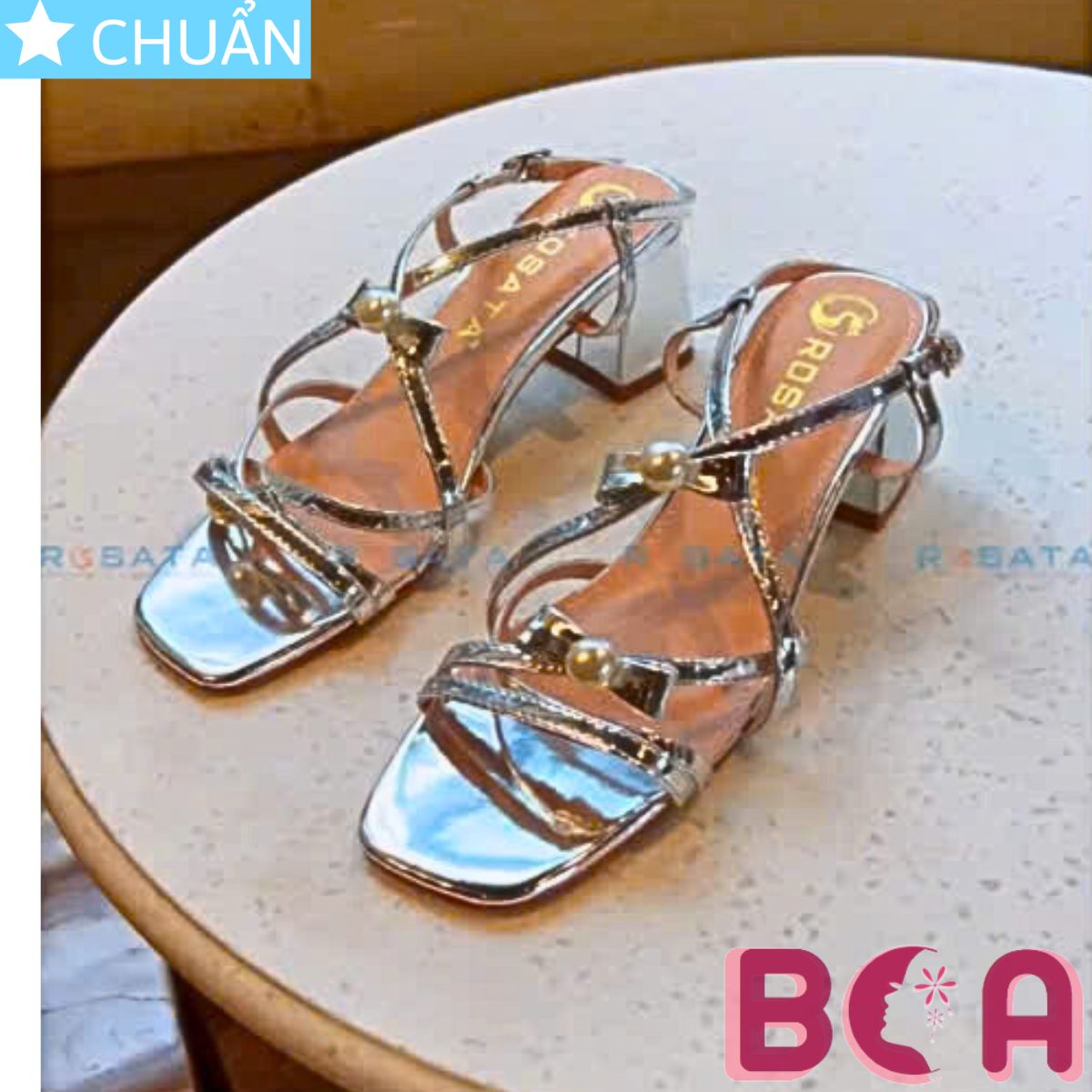 Xăng đan nữ gót vuông cao 5 phân RO673 ROSATA tại BCASHOP đính nơ cùng màu và ngọc trai sang trọng, điệu đà, xinh xắn