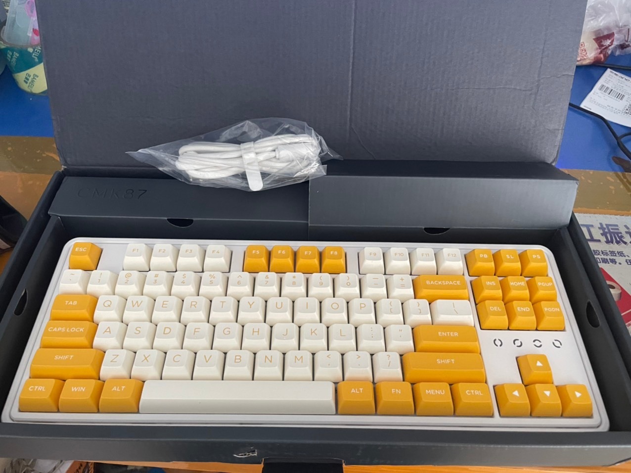 Bàn phím máy tính FL-Esports CMK87SAM Yellow & White 3 Mode (USB Type-C, Bluetooth, 2.4Ghz)_Mới, hàng chính hãng