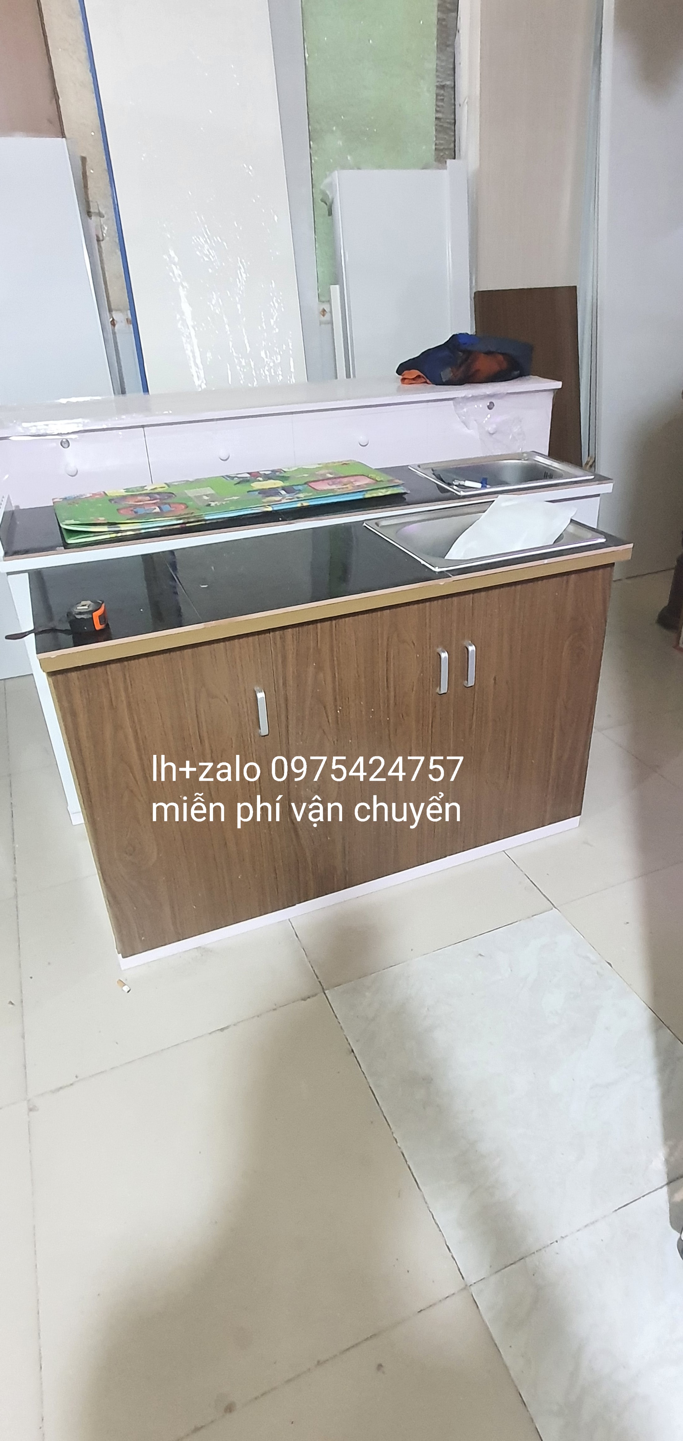 Tủ bếp sẵn bồn mặt gạch nhựa đài loan