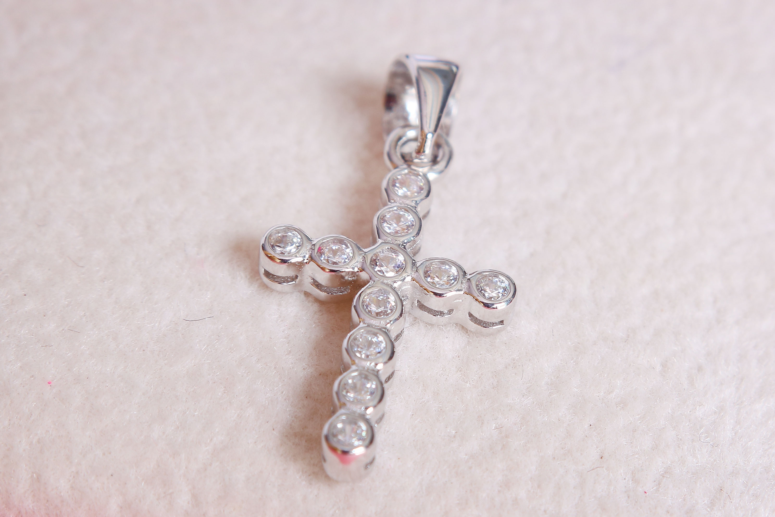 Mặt dây chuyền bạc nữ Thánh Giá