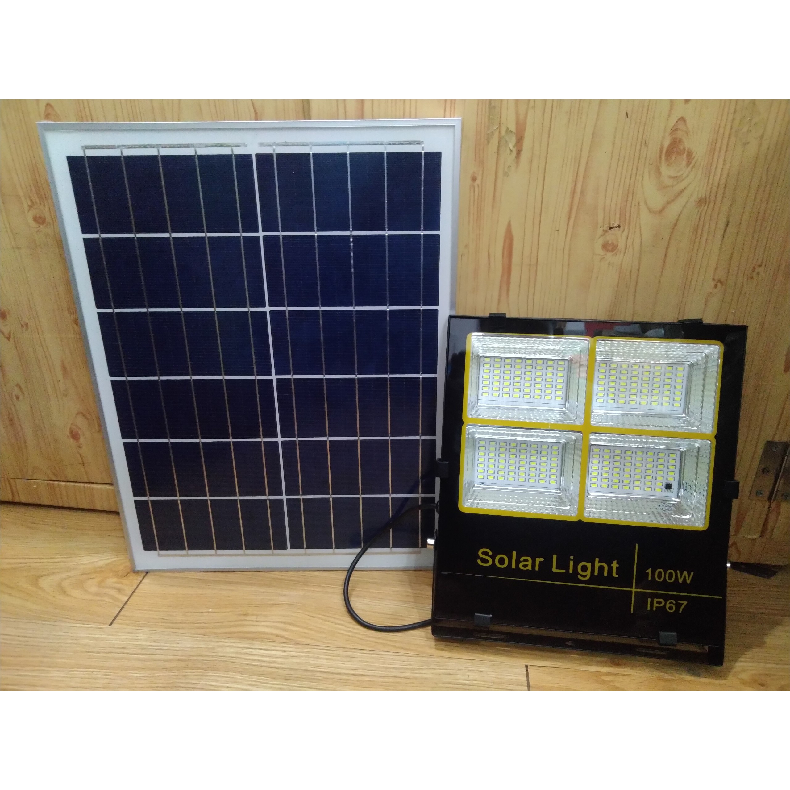 Led Pha 100W Năng Lượng Mặt Trời Mẫu mới
