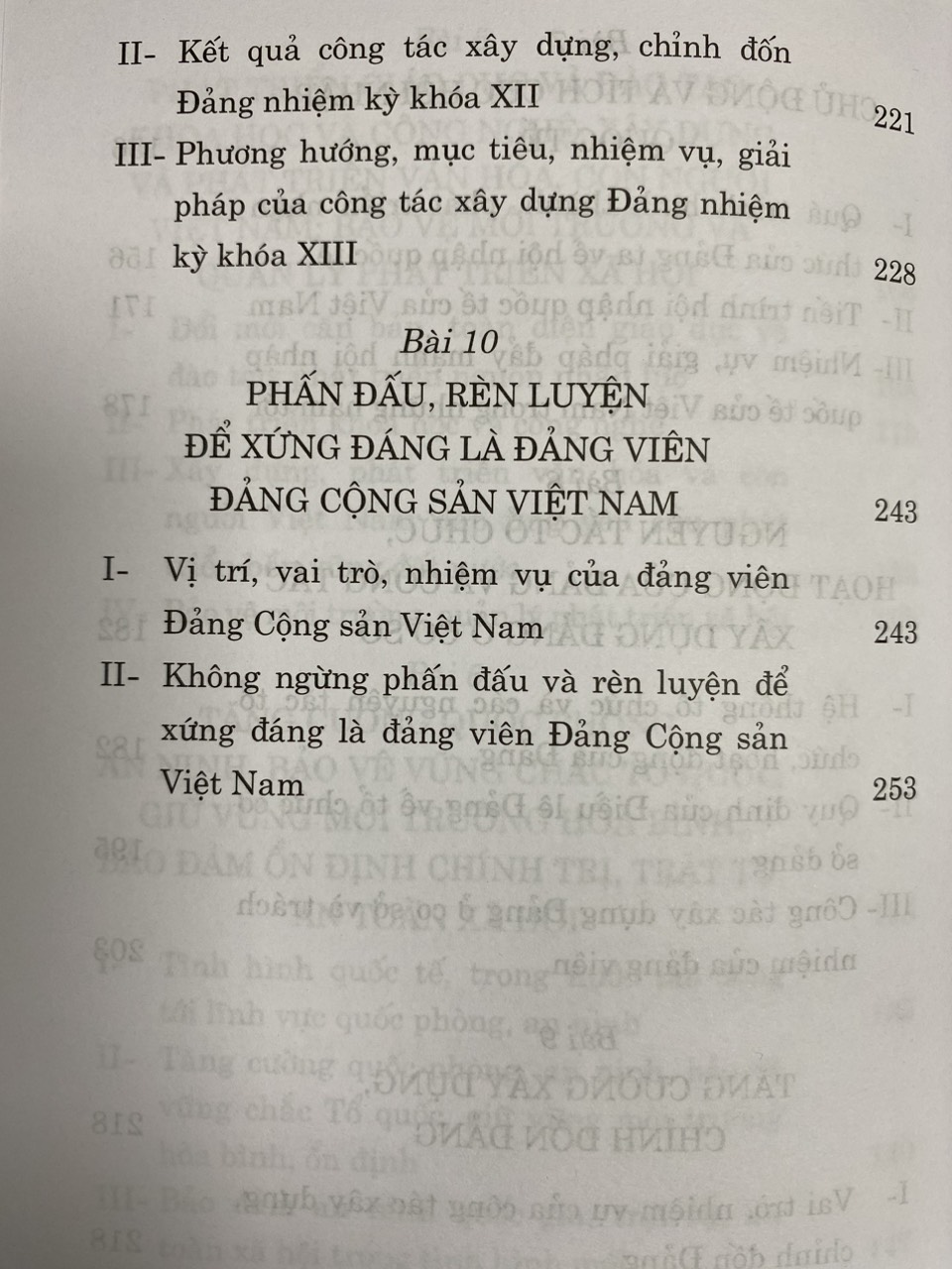 Tài liệu bồi dưỡng lý luận chính trị dành cho đảng viên mới (Xuất bản lần thứ 20 có sửa chữa, bổ sung)