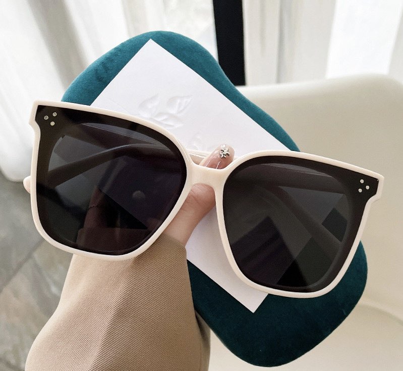 Kính râm Nam nữ Dáng Vuông Gọng Nhựa Chống nắng + Tặng phụ kiện thời trang