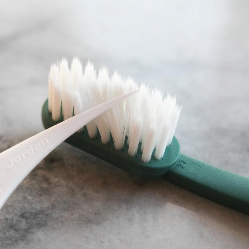 Bàn chải đánh răng Jordan Green Clean cho trẻ em 5-10 tuổi lông siêu mềm