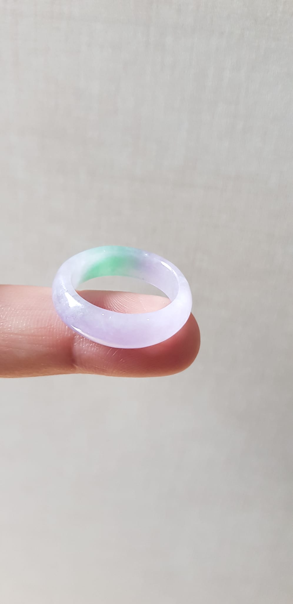 Chiếc Nhẫn nữ mới đá cẩm thạch tự nhiên màu tím nhẹ trắng xanh lý 1 bên Nhẫn Ni 18mm x cao 6mm x dầy 3mm xinh xắn ạ