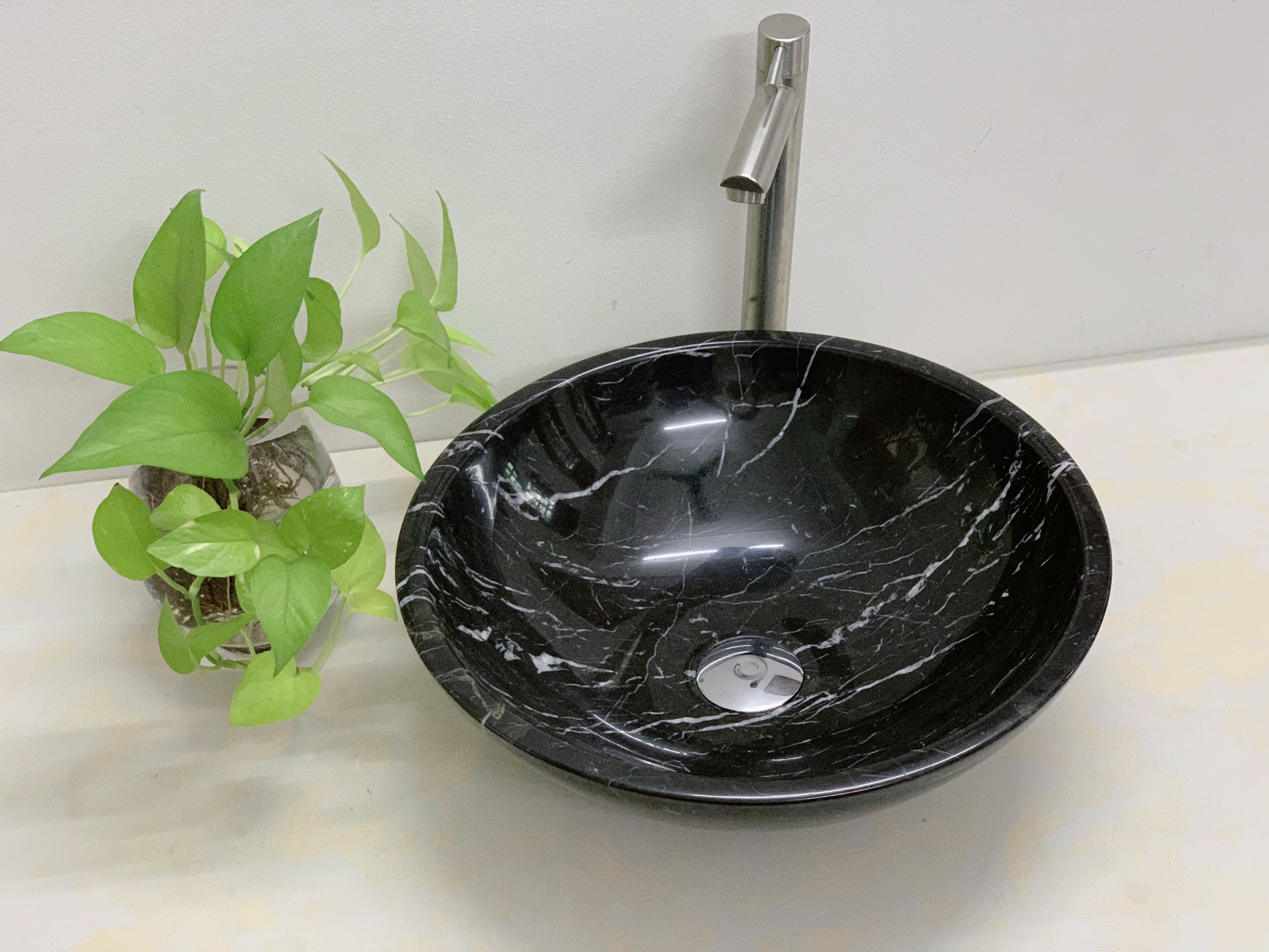 Chậu rửa mặt Lavabo đá tự nhiên Tròn mỏng màu Đen Ý BST03