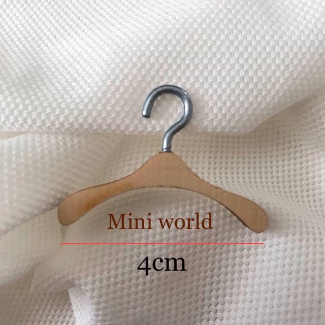 Móc gỗ treo quần áo cho búp bê Babi và ani. Móc gỗ mini.