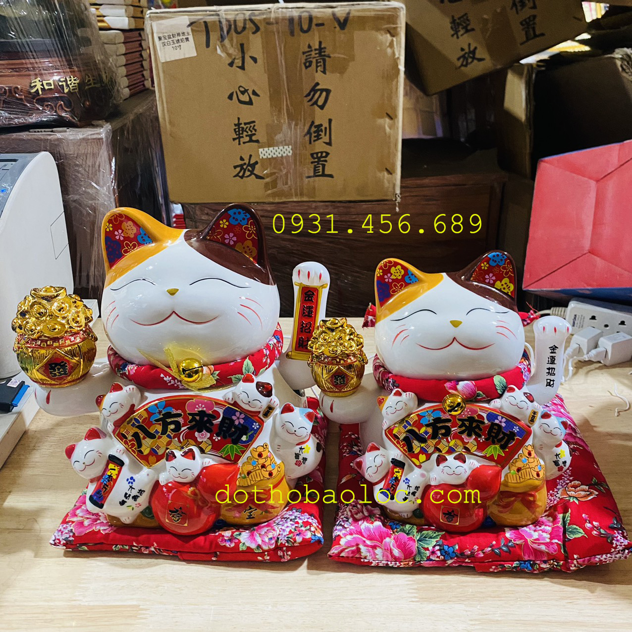 Mèo Thần Tài vẫy tay bằng gốm sứ cao cấp mang lại tài lộc cho gia chủ cao 2 cỡ cao: 20cm, 26cm