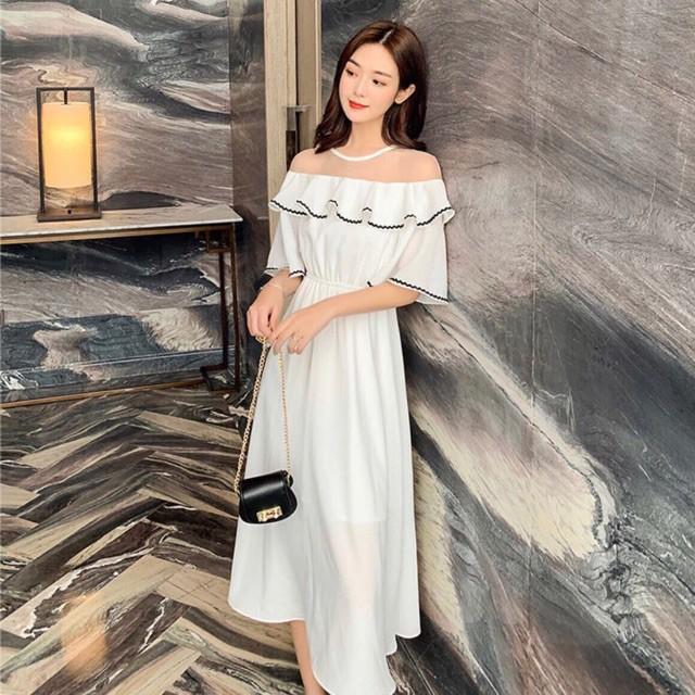 Đầm Dài Trắng Trễ Vai Viền