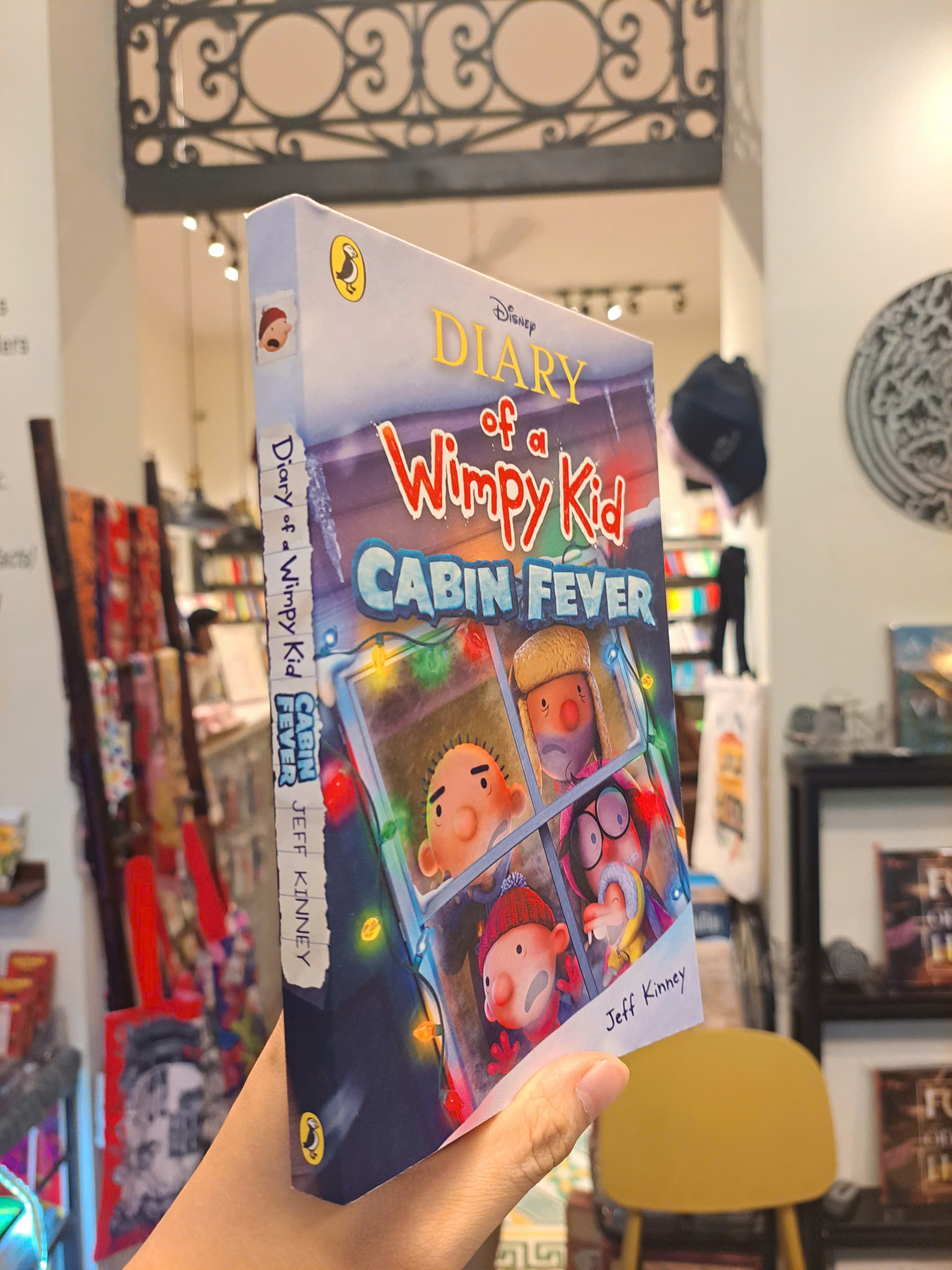 Sách - Diary of a Wimpy Kid #6: Cabin Fever - Jeff Kinney| Children Novel / Nhật ký chú bé nhút nhát