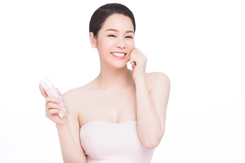 Tinh chất hoa hồng Freshing Toner Laura Sunshine