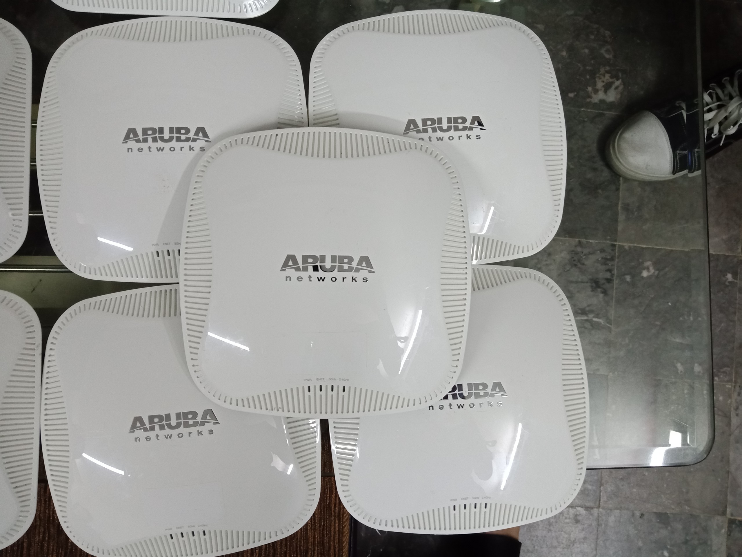 Bộ phát sóng wifi chuyên dụng Aruba AP-115 RW (Used) mới 99%- Hàng chính hãng - Phát wifi trên 2 băng tần là 2,4Ghz và 5Ghz - Sử dụng công nghệ MACSec để chống trộm wifi và chặn repeater