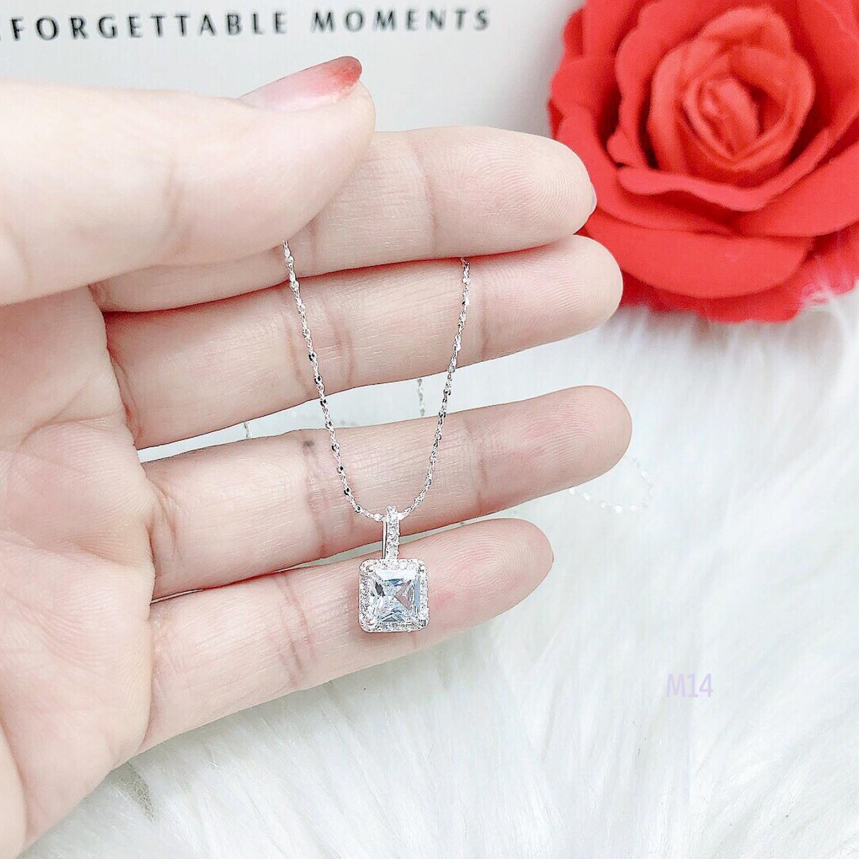Dây chuyền nữ mặt đá vuông chất liệu bằng bạc MS078