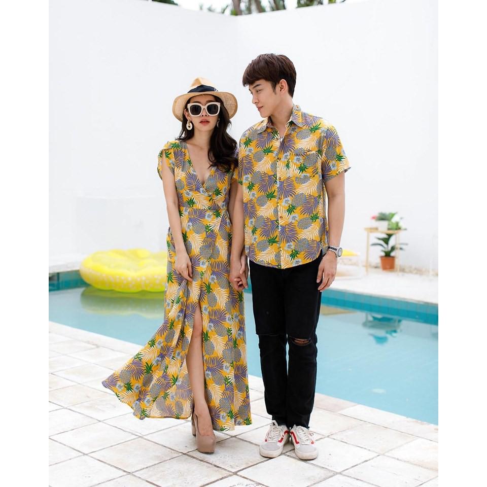 Set áo váy đôi sơ mi nam nữ Váy maxi xẻ tà đi biển họa tiết hoa lá màu vàng COUPLE - AV44 (có ảnh thật)